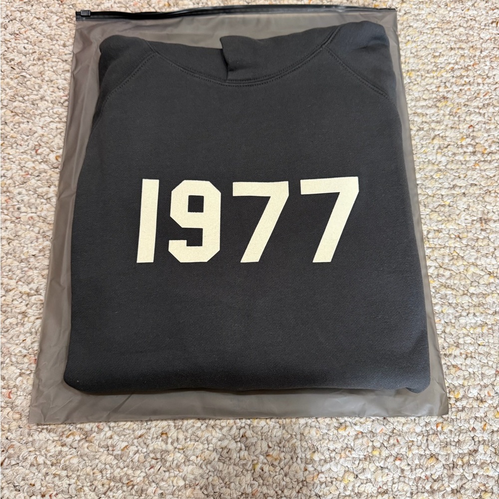 Essentials Charcoal Hoodie with '1977' Design xl - Picture 2 of 8